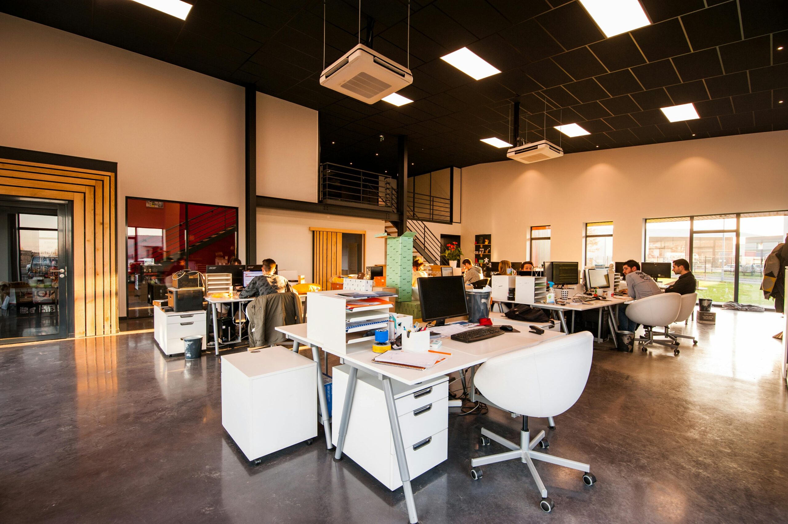 A clear-desk checklist before your office cleaner arrives